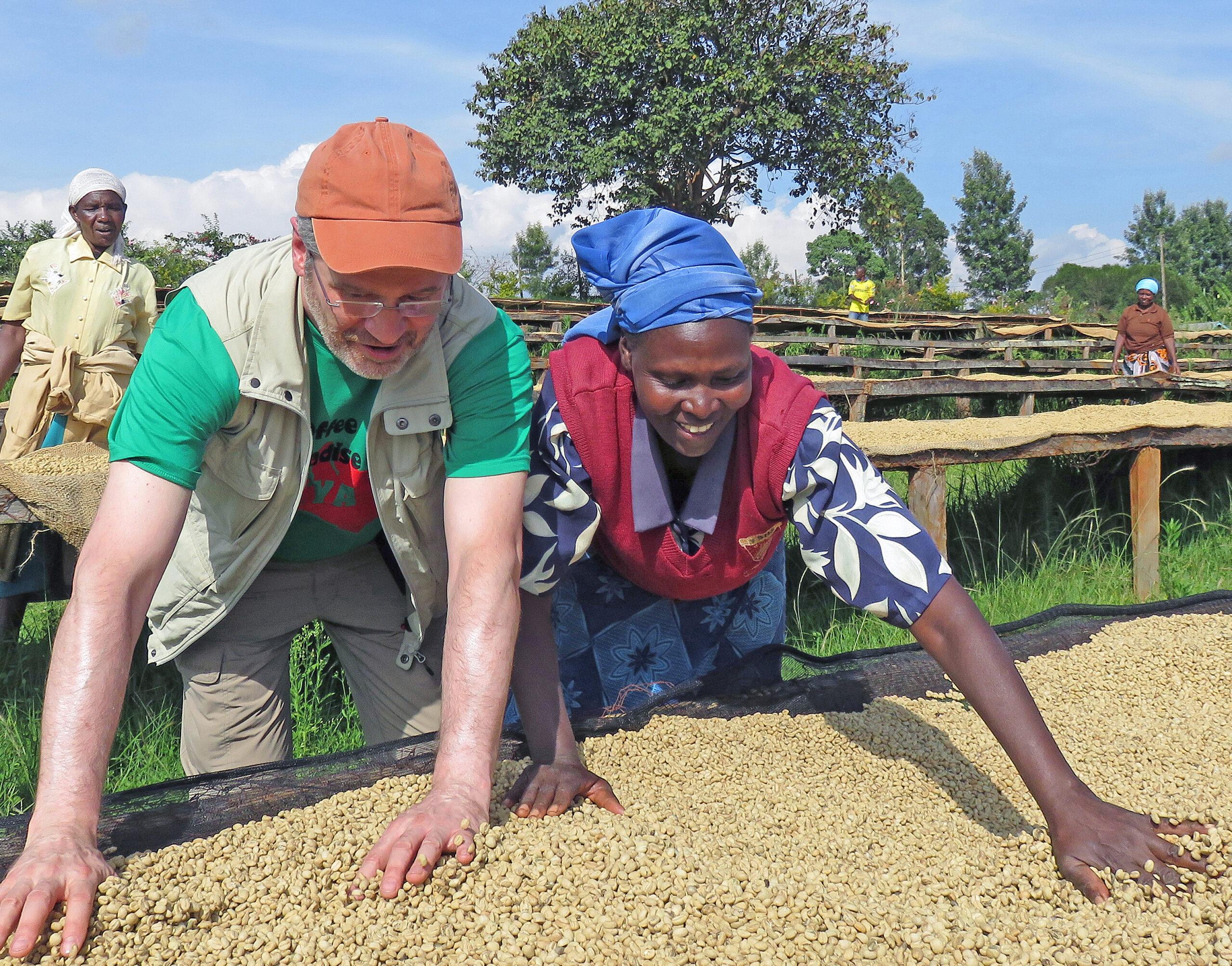 RohkaffeeTrocknung_Kenia_Othaya18_IMG_0554_2beschn